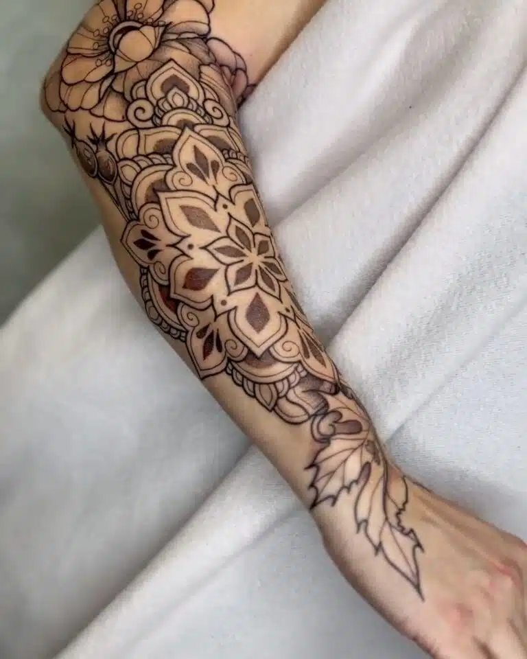 Tetování mandala na předloktí