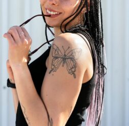 Fineline styl tetování.