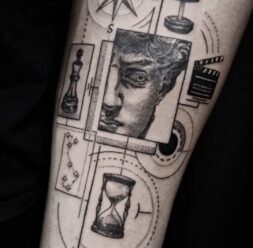 Geometrický styl tetování.