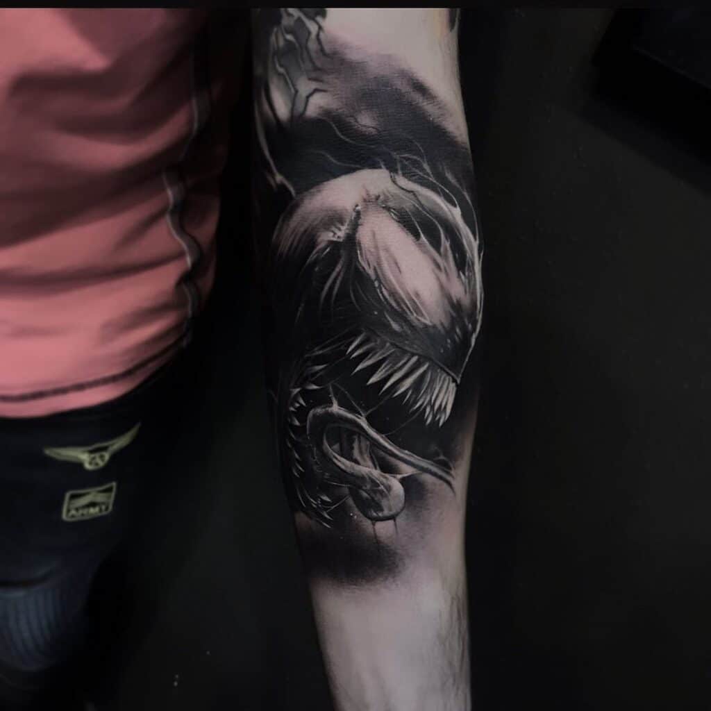 Tetování z filmů a pohádek, Venom, Marvel na předloktí | Tetovani.cz
