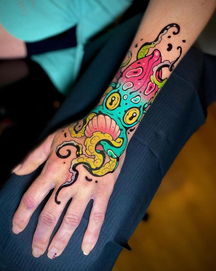 Tetování z akrylového inkoustu.