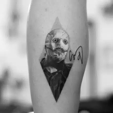 Tetování osobnosti, portrét Corey Taylor na předloktí