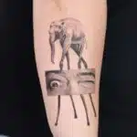 Tetování zvířata a osobnosti, slon, Salvador Dalí na předloktí