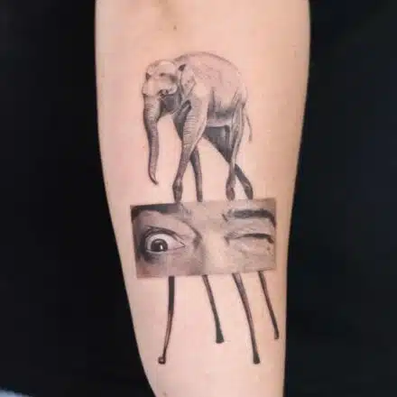 Tetování zvířata a osobnosti, slon, Salvador Dalí na předloktí