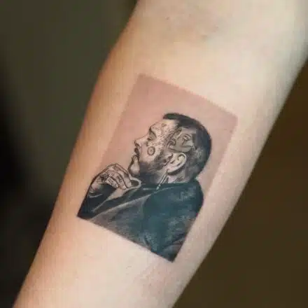 Tetování osobnosti, portrét Post Malone na předloktí