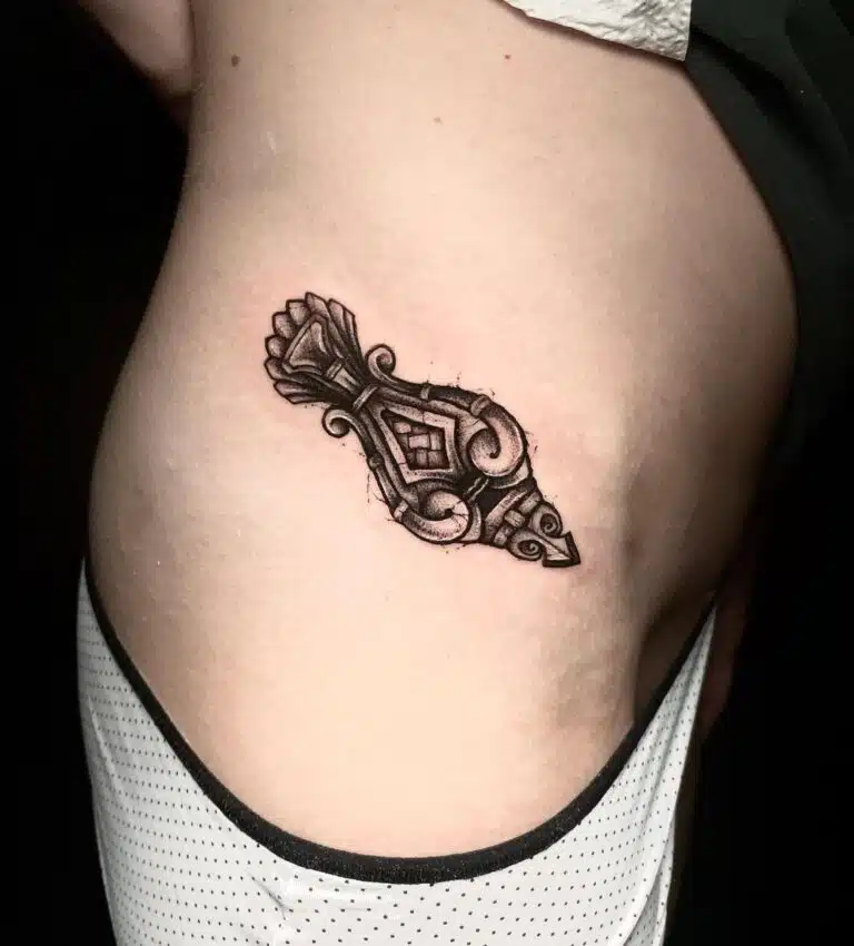 Tetování vikingský artefakt na boku