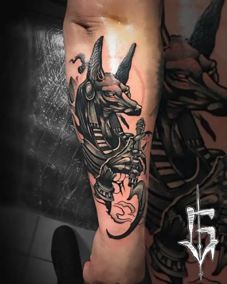 Tetování portrét, náboženství Anubis, na lýtko