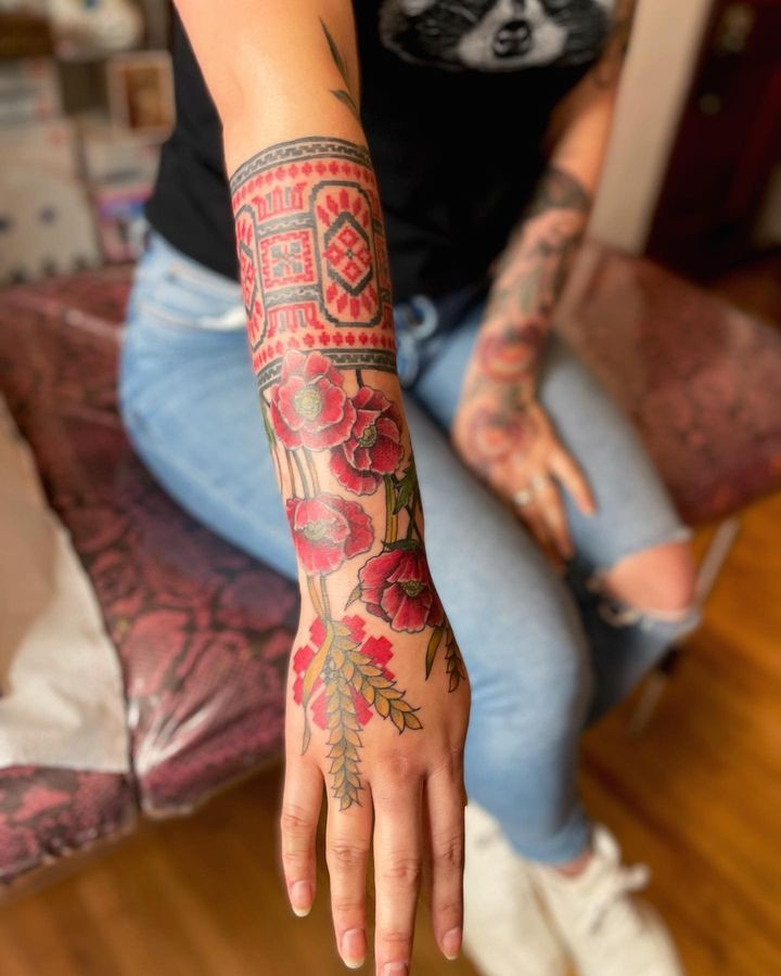 Tetování na ruce.