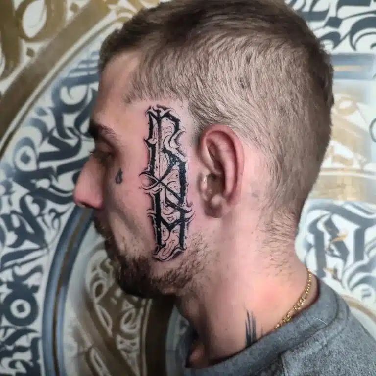 Tetování nápis na obličeji