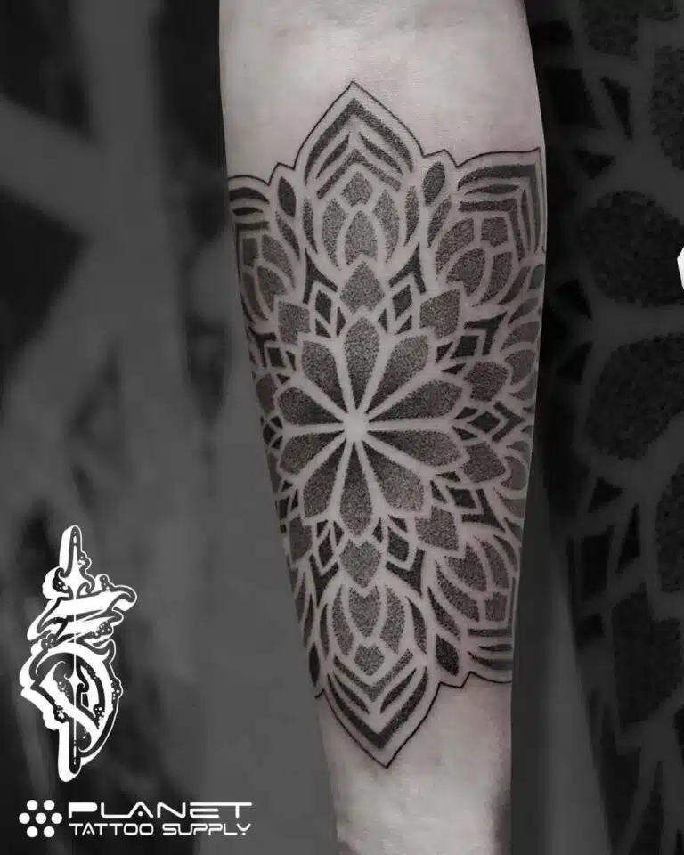 Tetování mandala na předloktí