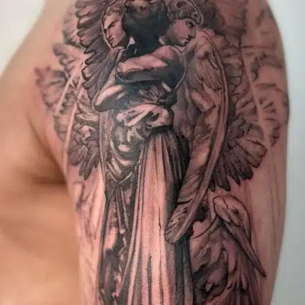 Tetování archanděl na rameni