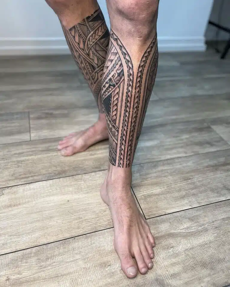 Tetování ornamenty na holeni