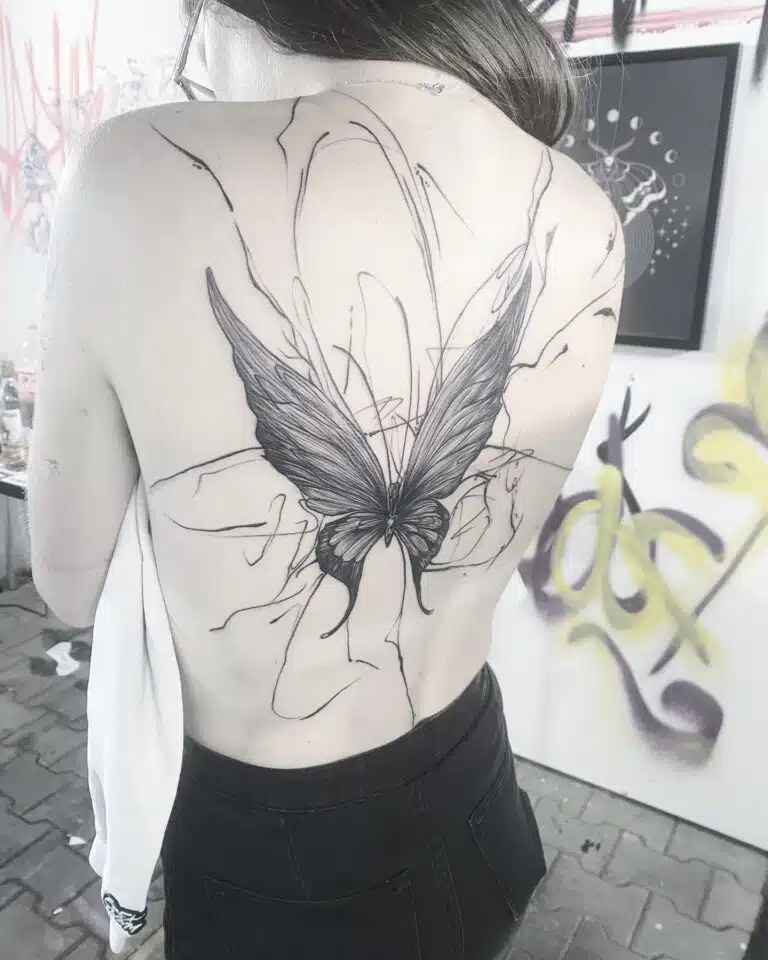 Tetování zvíře, motýl na zádech