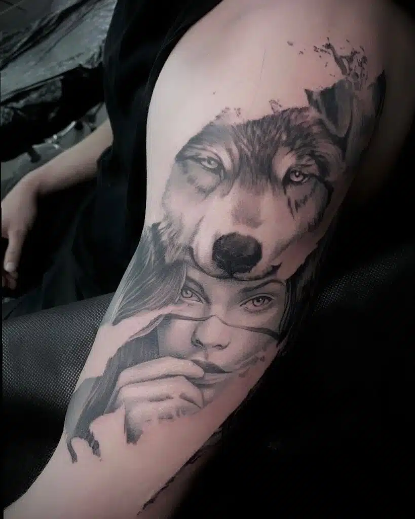 Tetování portréty ženy s vlkem, zvíře na rameno
