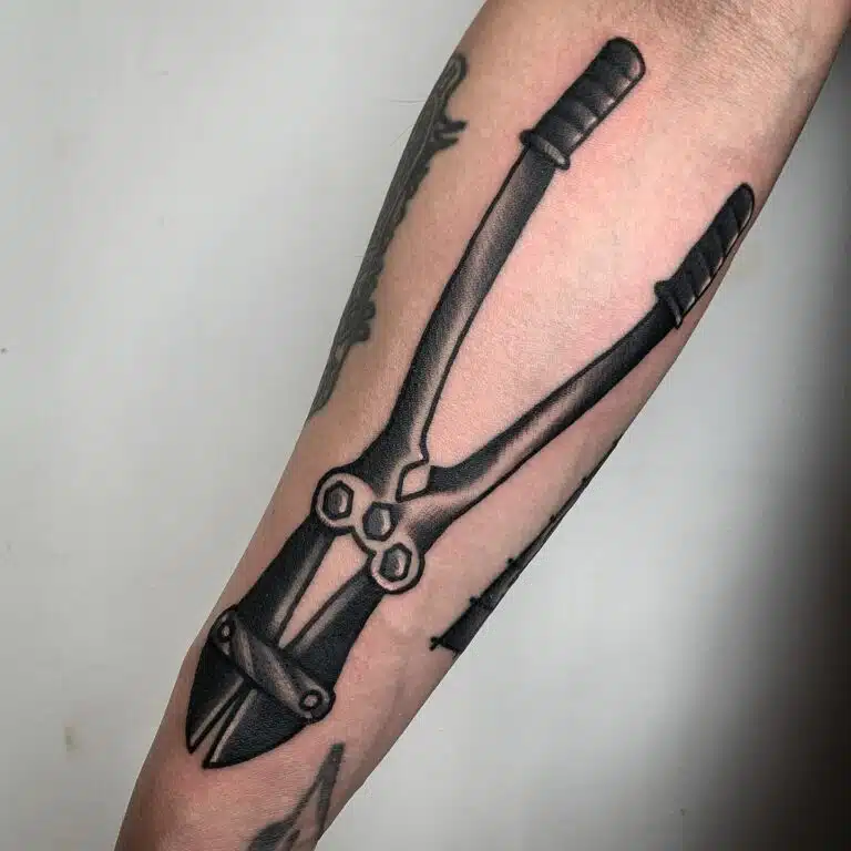 Tetování symbolika, kleště na předloktí