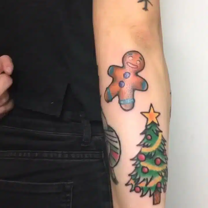 Tetování symboly Vánoc na přeldoktí
