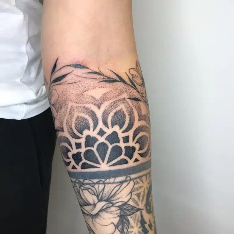 Tetování mandala na předloktí