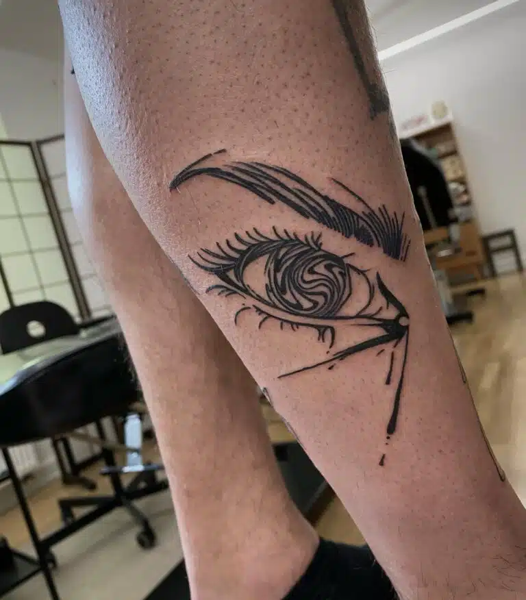 Tetování oko, symbol na holeň