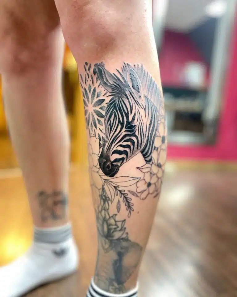 Tetování zvíře, zebra na holeni
