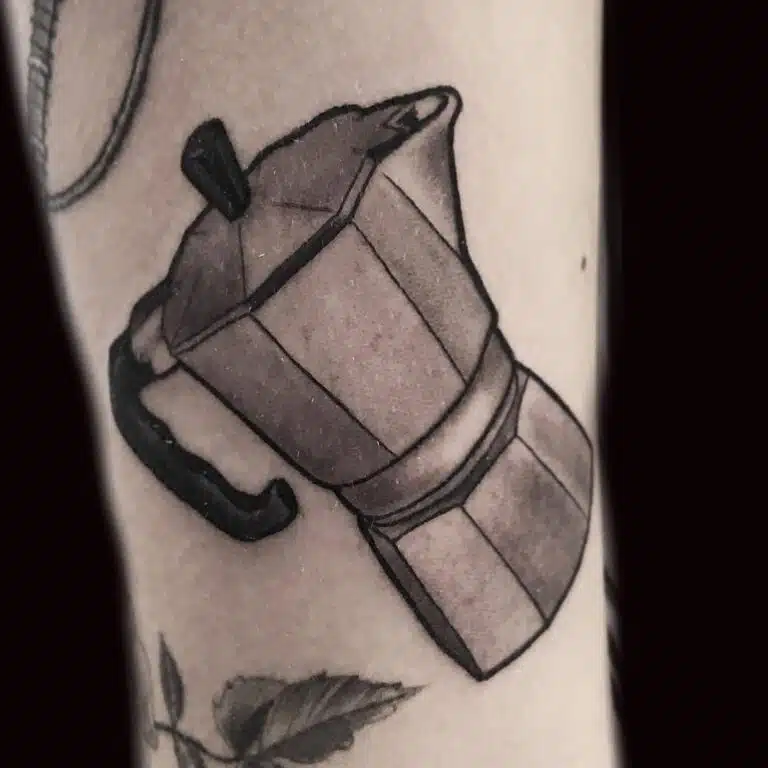 Tetování znaky a symboly, konvička na kafé na předloktí