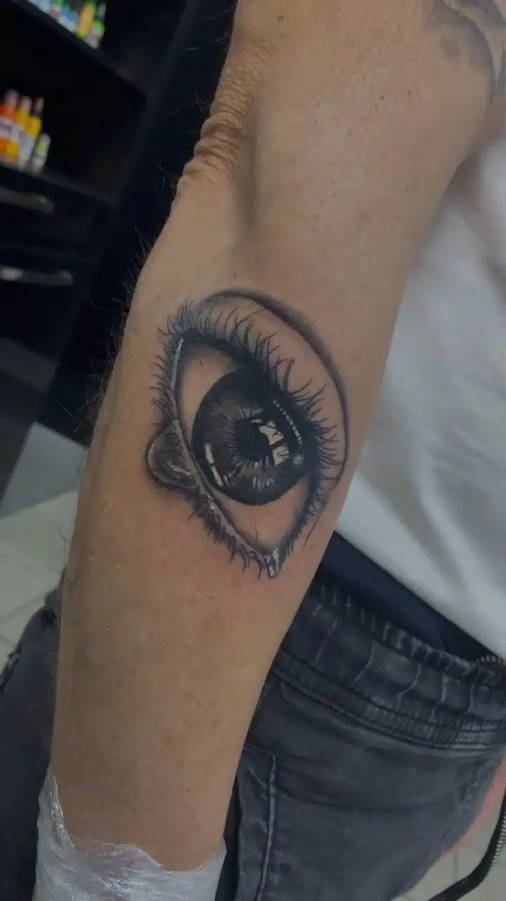 Tetování oko na předloktí