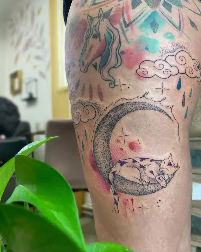 Tetování zvíře, kočka a Měsíc stehně