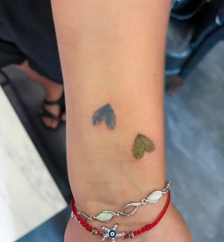 Minimalistické tetování srdce, symbol na předloktí