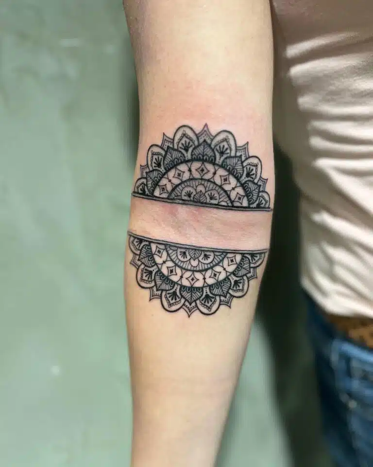 Tetování mandala na loktu
