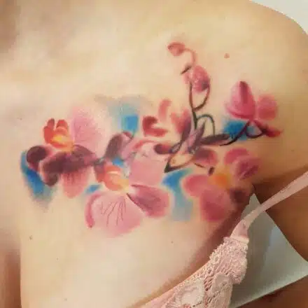 Ttování květiny, sakura pod klíční kostí