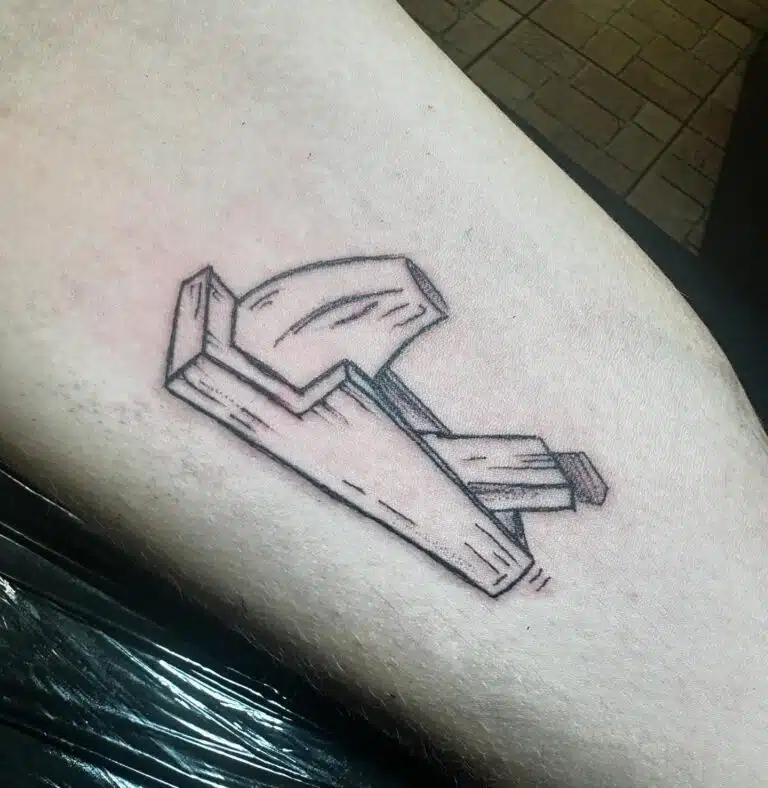 Tetování znaky a symboly, hoblík na paži