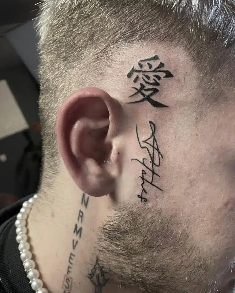 Tetování nápis na hlavě