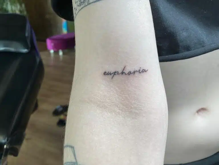 Tetování nápis na paži