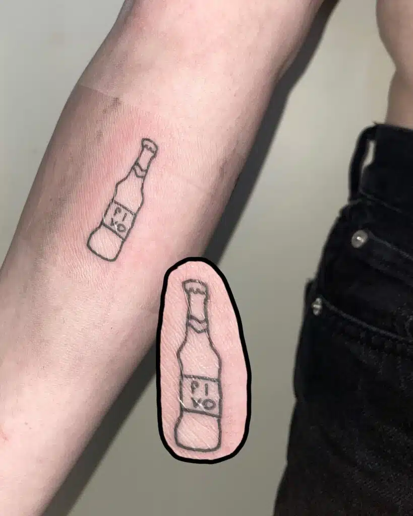 Tetování předmět, symbol, flaška piva na předloktí