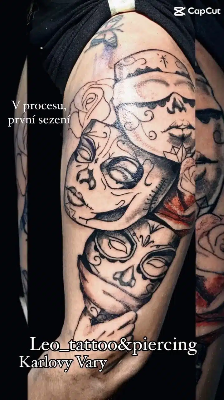 Tetování muerte masky na rameni