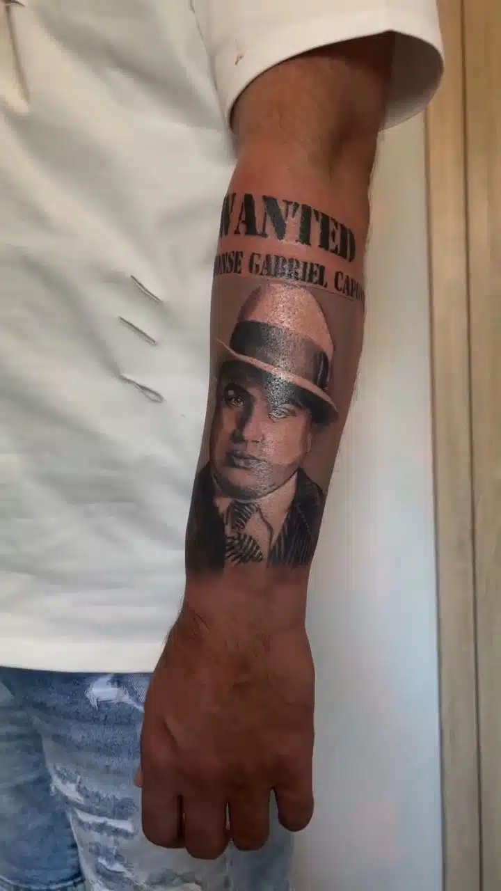 Tetování osobnosti, portrét, Al Capone na předloktí
