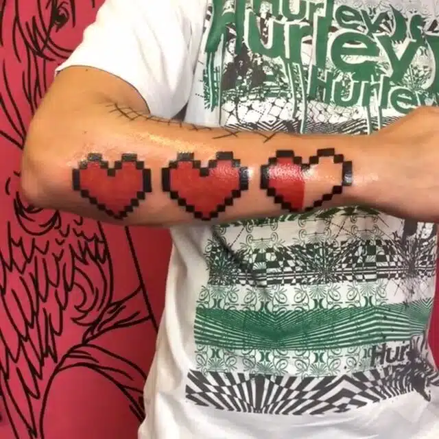 Tetování srdce na předloktí