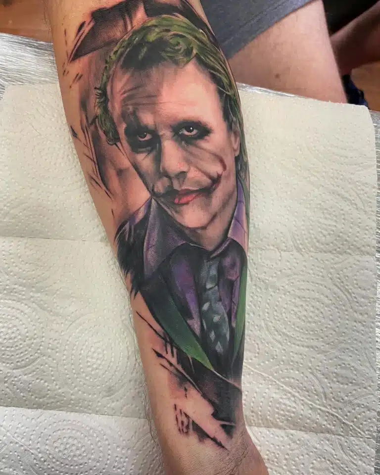 Tetování Joker z filmů a pohádek na předloktí