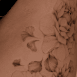 Nia tattooing tatérka