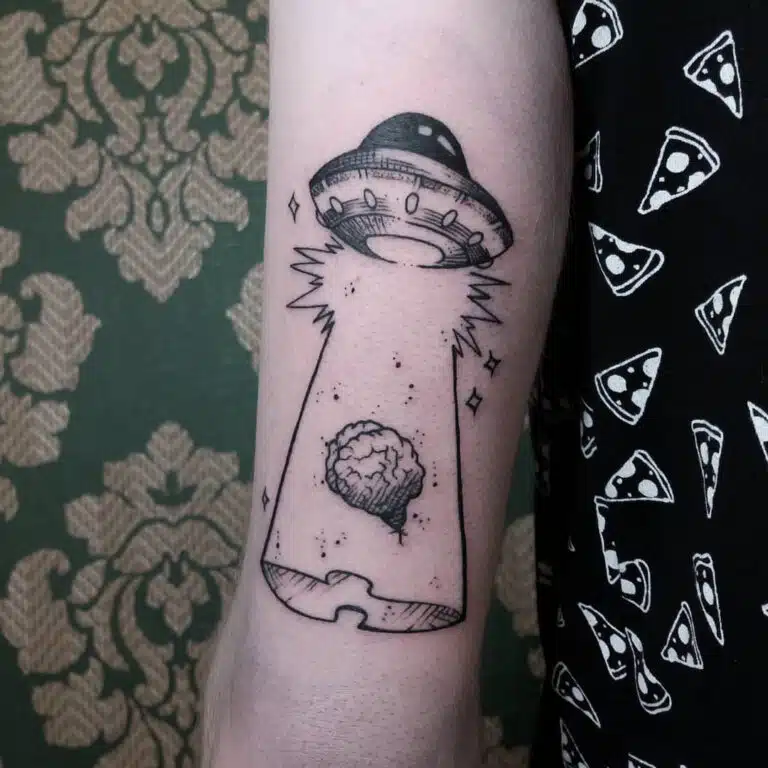 Tetování znaky a symboly, symbol ufo na paži