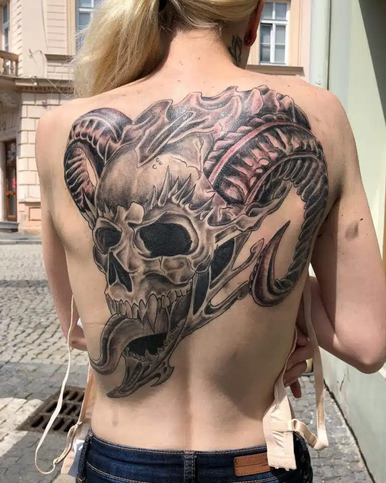 Tetování lebka na záda