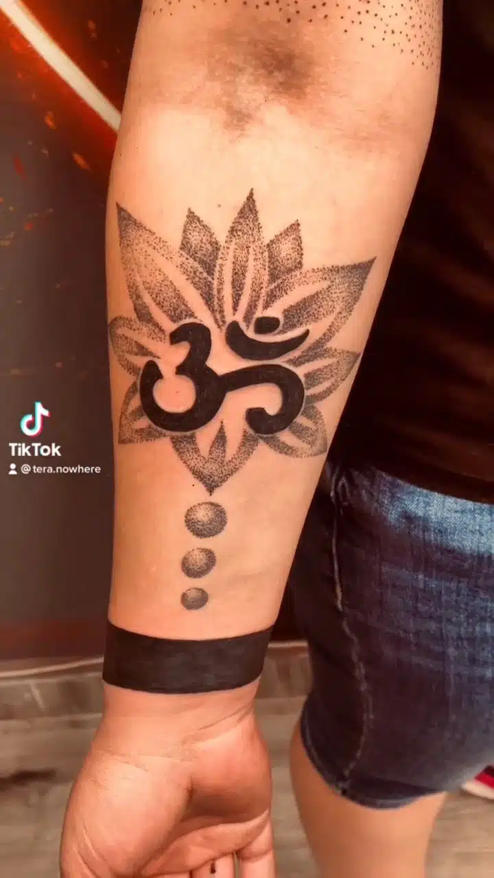 Tetování znaky a symboly, symbol, mandala na předloktí