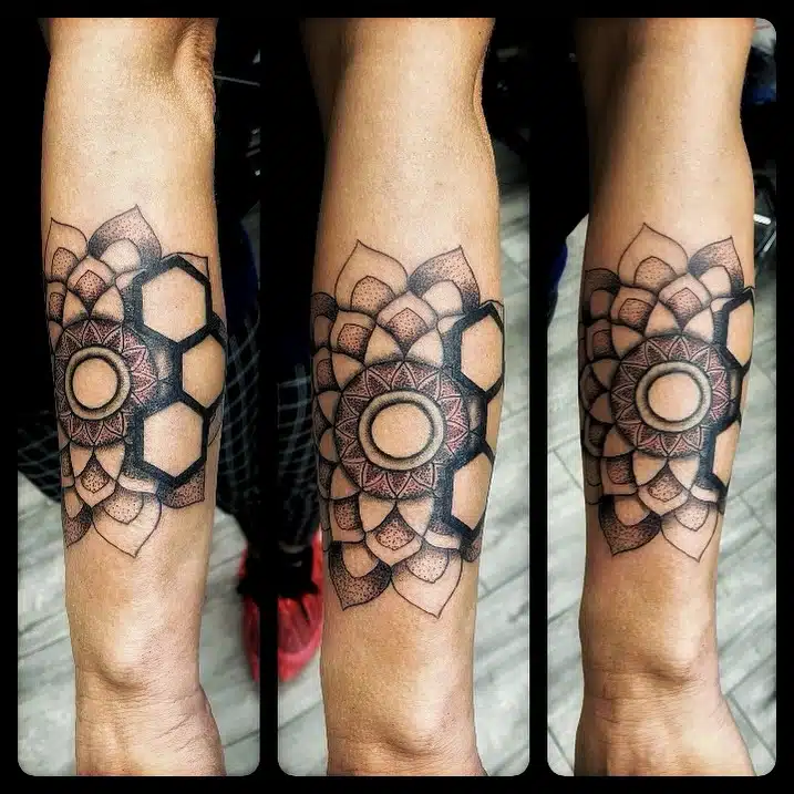 Tetování mandala na předloktí