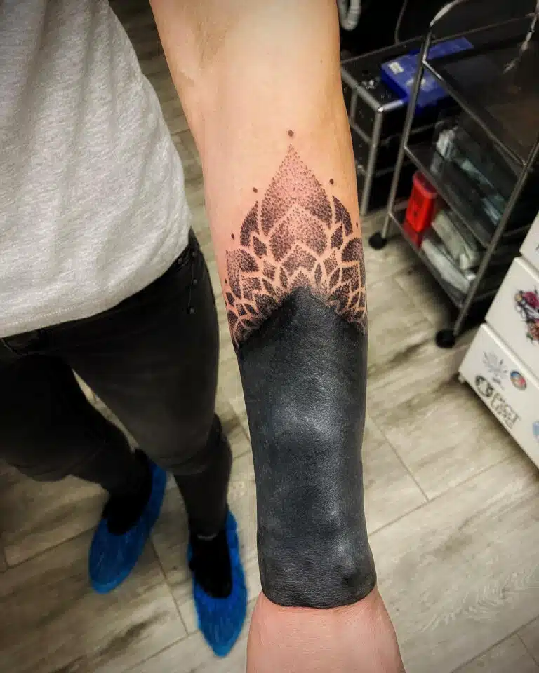 Tetování mandala na předloktí