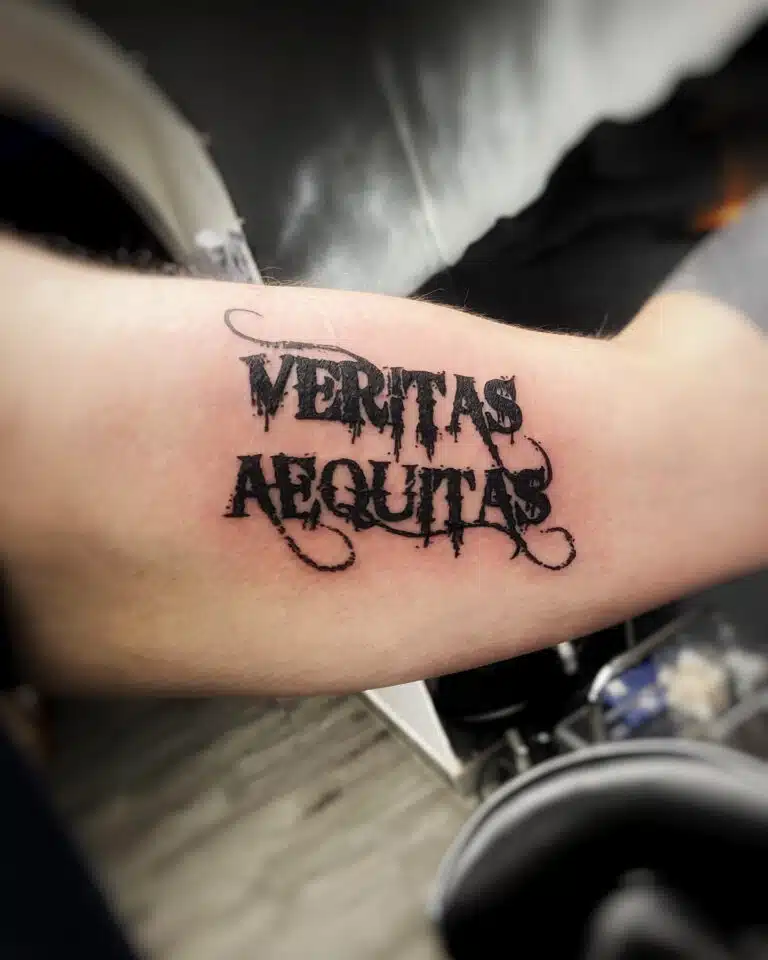 Tetování nápis na paži