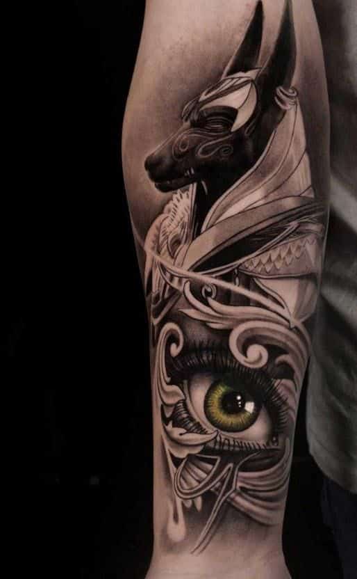 Bůh Anubis a Horovo oko.