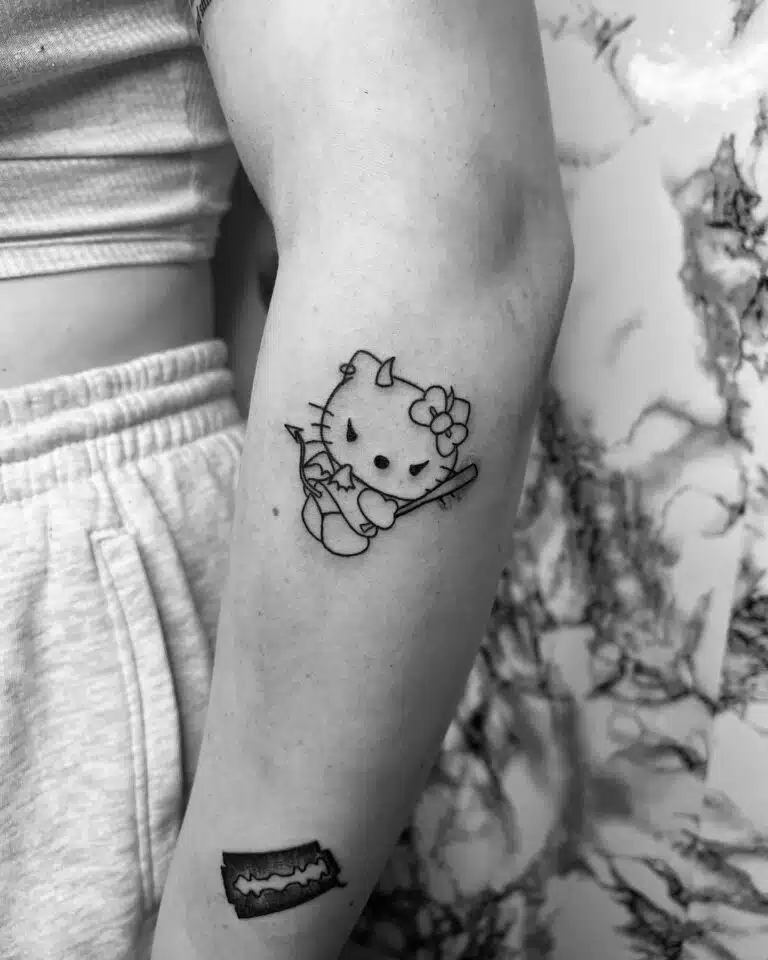 Tetování postavička Hello Kitty na předloktí