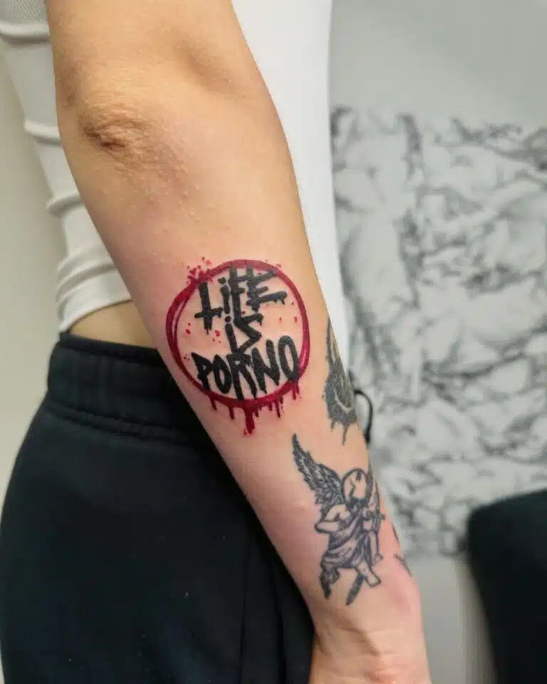 Tetování nápis na předloktí