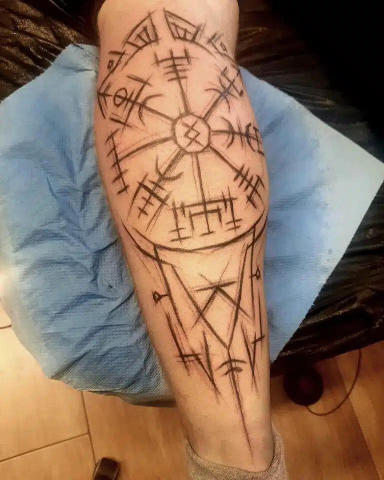 Tetování runa ochranné symboly na lýtko
