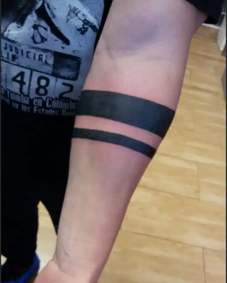 Tetování čáry, pruhy na předloktí
