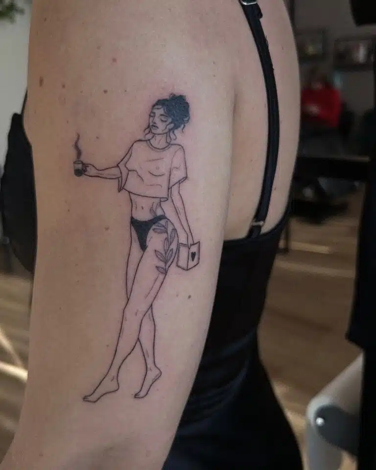 Tetování znaky a symboly, žena na rameno